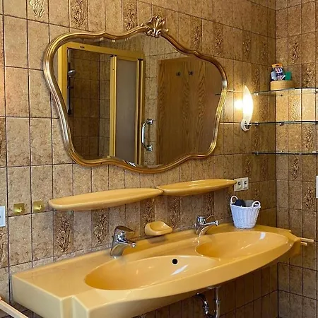 Grosszuegige Wohnung Zum Wohlfuehlen Mit 120Qm Gaggenau Buitenkant foto