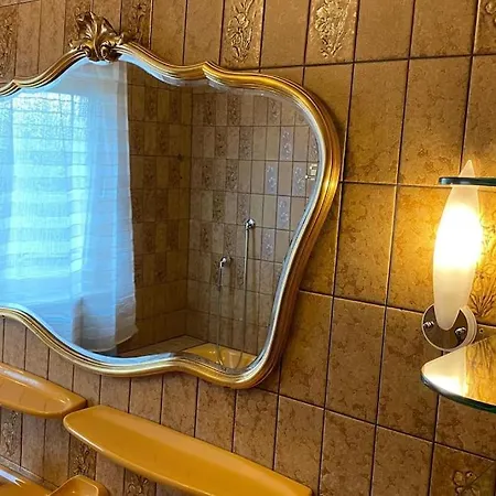 Grosszuegige Wohnung Zum Wohlfuehlen Mit 120Qm Gaggenau Buitenkant foto